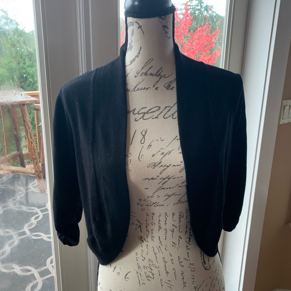 Crop sweater ruffled sleeve size small